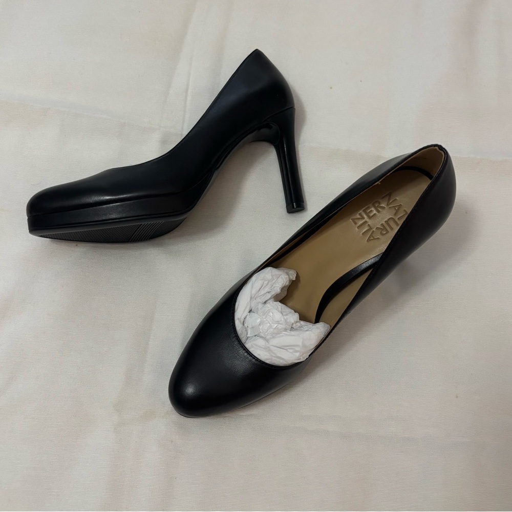 Naturalizer Black Leather Heels Sleek Professional Design